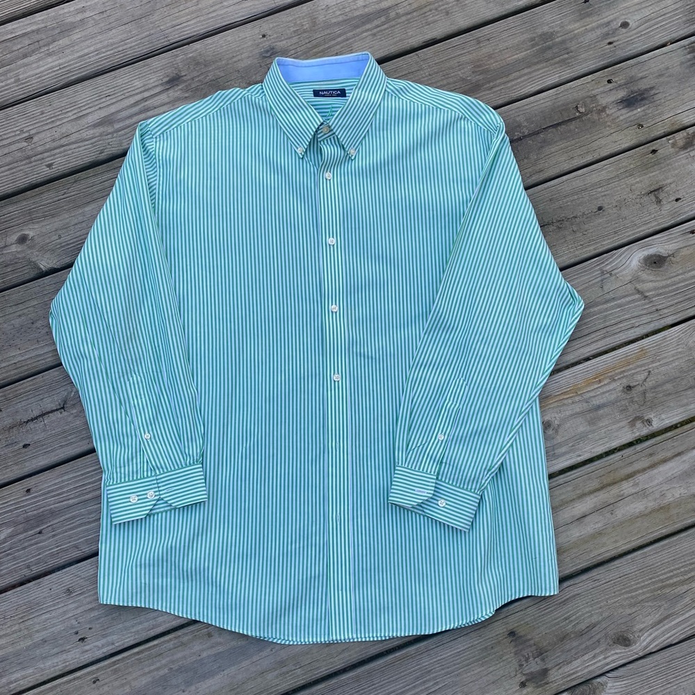 Men’s Nautica button down shirt.